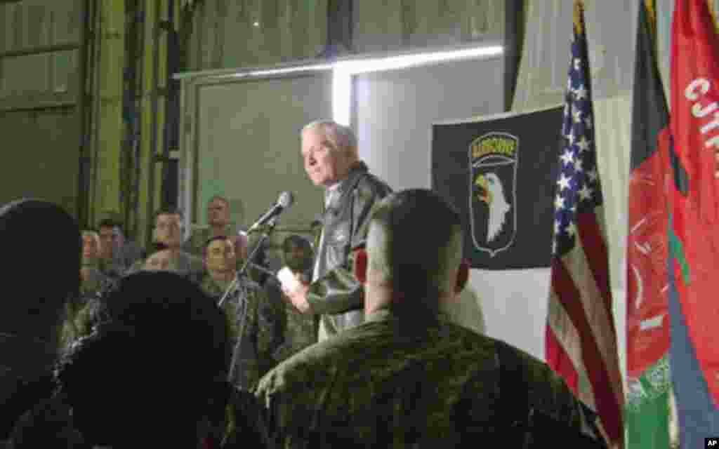 Secretary Gates speaks to troops at Kandahar Airfield, March 8, 2011