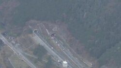 日本隧道坍塌至少三人死