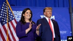 Zonja Elise Stefanik së bashku me Presidentin e zgjedhur Donald Trump më 19 janar 2024