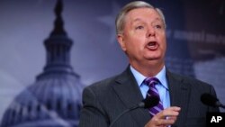 Los comentarios del senador Lindsey Graham coincidieron con los del asesor de Seguridad Nacional, H.R. McMaster, quien dijo el sábado que las posibilidades de guerra con Corea del Norte están “creciendo con cada día que pasa”.
