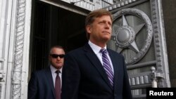 U.S. Ambassador Michael McFaul walks outside as he leaves the Russian Foreign Ministry headquarters in Moscow, May 15, 2013.