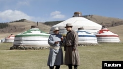 རྒྱ་གར་གྱི་སྲིད་བློན་ཐེངས་དང་པོར་སོག་ཡུལ་ལ་གཟིགས་བསྐོར་གནང་བ།