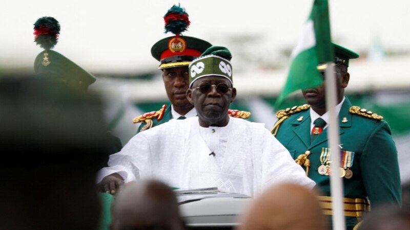Le président nigérian suspend le chef anticorruption