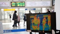 A thermal camera monitor shows the body temperature of people at the Seoul Railway Station in Seoul, South Korea, March 2, 2020. 