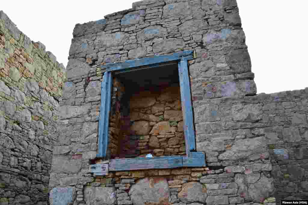 درسگاہ میں بڑا دیا روش کرنے کے لیے بنایا گیا ایک طاق۔