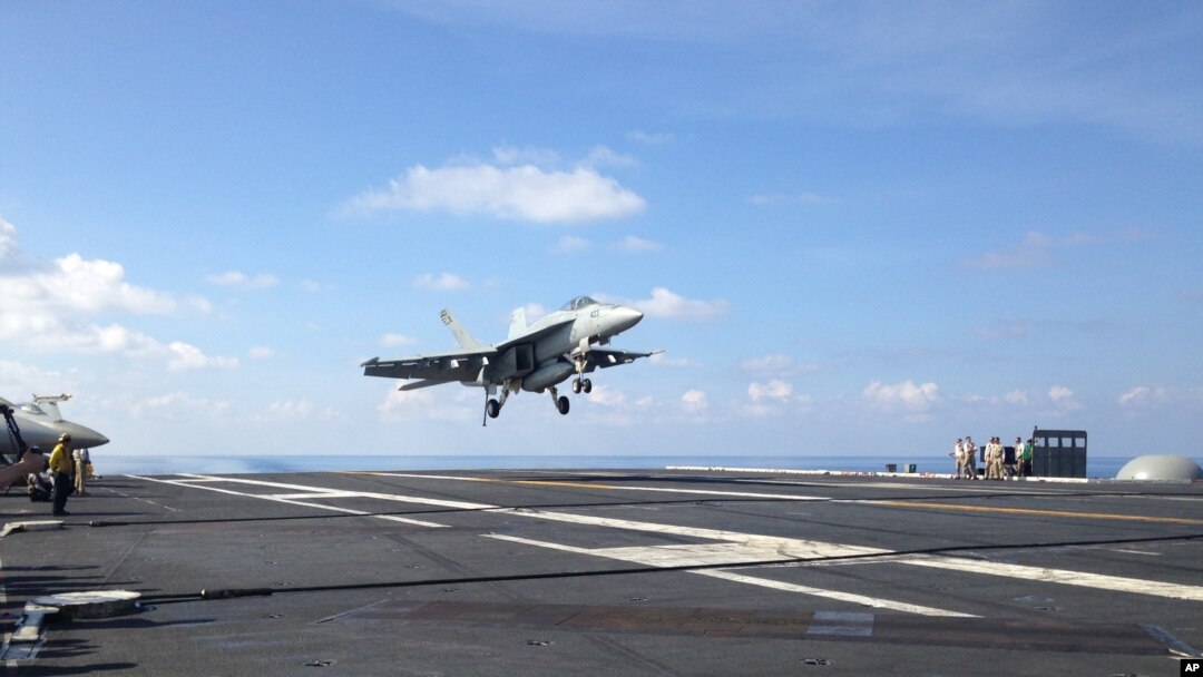 2016年4月15日，一架FA-18戰機在美國航母約翰.C.斯坦尼斯號起飛，美國國防部長卡特星期五在其亞洲之行期間視察了這艘在南中國海游弋的航母。