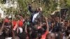 Le chef du Parti du Congrès de l'opposition du Malawi, Lazarus Chakwera, s'adresse aux manifestants à Blantyre, le 25 juillet 2019, où il a déclaré qu'il ne céderait pas tant que justice ne serait pas rendue. (VOA / L.Masina)