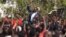 Le chef du Parti du Congrès de l'opposition du Malawi, Lazarus Chakwera, s'adresse aux manifestants à Blantyre, le 25 juillet 2019, où il a déclaré qu'il ne céderait pas tant que justice ne serait pas rendue. (VOA / L.Masina)