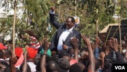 FILE - Opposition Malawi Congress Party leader Lazarus Chakwera addresses the protesters in Blantyre, July 25, 2019, where he said he would not relent until justice is done. (VOA/L.Masina)