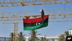An effigy of Moammar Gadhafi hangs from a scaffold in Tripoli's Martyrs' Square, Libya, August 29, 2011