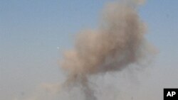 震撼伊拉克国防部建筑群爆炸后的浓烟滚滚。