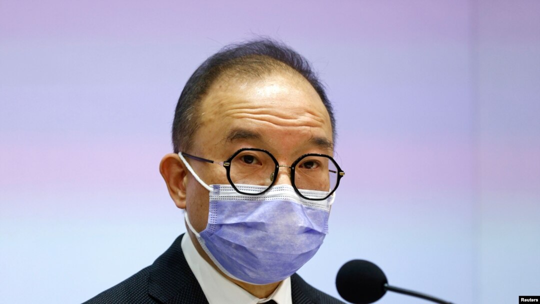 Erick Tsang, Sekretaris Urusan Konstitusi dan Daratan Hong Kong, dalam konfernsi pers, 23 Februari 2021. (REUTERS/Tyrone Siu).