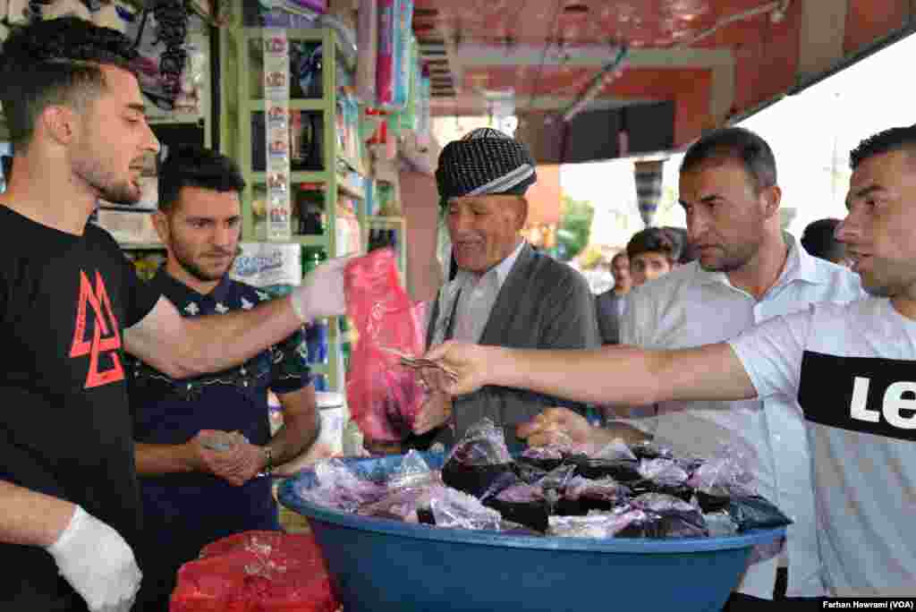 شەربەتی مێوژ كە لە هەڵەبجە دروست دەكرێت بازاڕێكی گەرمی هەیە لە ڕەمەزاندا