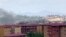 Des fumées sont vues à Addis-Abeba lors des manifestations déclenchées par la mort du musicien Oromo Haacaaluu Hundeessaa en Éthiopie, le 30 juin 2020,
