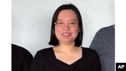 怀俄明大学中国籍微生物学研究生王爱丽(音译，Aili Wang)。照片由怀俄明大学教授马克·戈梅尔斯基(Mark Gomelsky)提供给美联社。