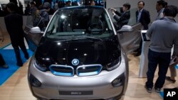 Une BMW au Salon de l'Automobile à Shangai, le 20 avril 2015.