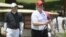 El presidente de EE.UU.,Donald Trump, y el primer ministro de Japón, Shinzo Abe, juegan golf en el Country Club Mobara, en la prefectura de Chiba, Japón, el 26 de mayo de 2019. Foto de la agencia Kyodo.