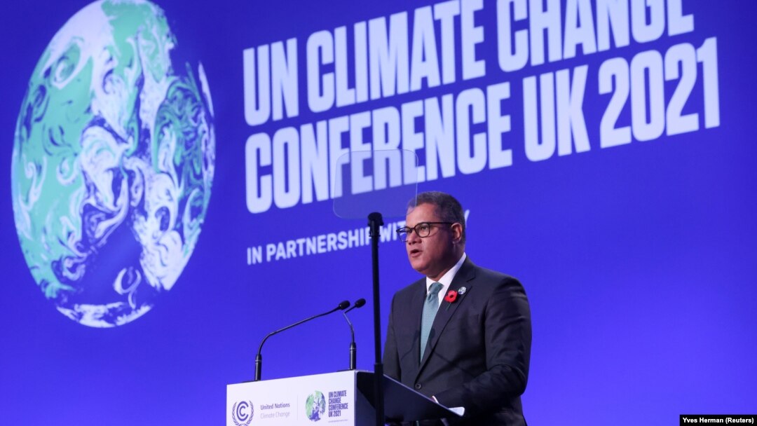 Presiden COP26 Alok Sharma memberi kata sambutan dalam KTT Perubahan Iklim PBB (COP 26) di Glasgow, Skotlandia. 