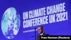 Presiden COP26 Alok Sharma memberi kata sambutan dalam pembukaan Konferensi Perubahan Iklim PBB (COP 26) di Glasgow, Skotlandia, Inggris, Sabtu, 31 Oktober 2021. (Foto: Yves Herman/Reuters)