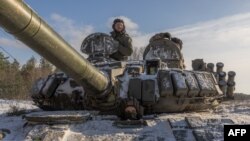 Ukrajinski tenk tokom vježbe u regionu Černigova, 5. decembra 2023. (Foto: AFP/Roman Pilipey)