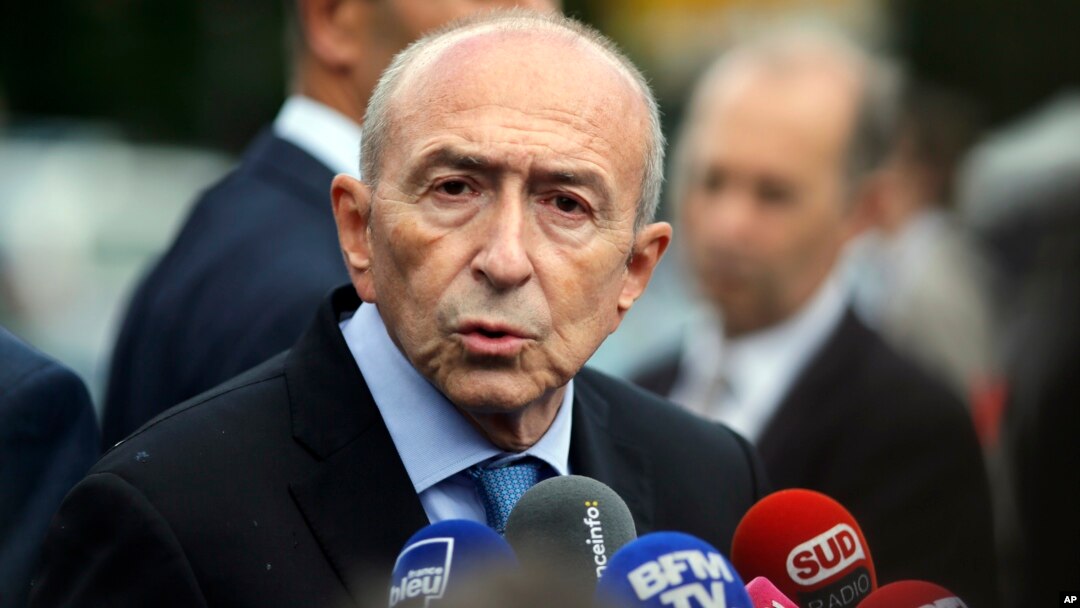 Menteri Dalam Negeri Perancis Gerard Collomb memberikan penjelasan kepada media hari Selasa (6/6). 