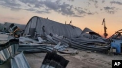资料照片：位于乌克兰敖德萨附近的多瑙河港口一座被罗斯无人机摧毁的粮仓。（2022年8月16日）