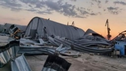 资料照片：位于乌克兰敖德萨附近的多瑙河港口一座被罗斯无人机摧毁的粮仓。（2022年8月16日）