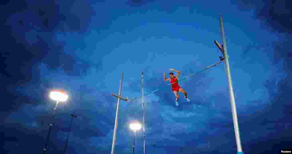 Germany&#39;s Karsten Dilla in action during the pole vault in Dusseldorf, Germany, June 12, 2020.