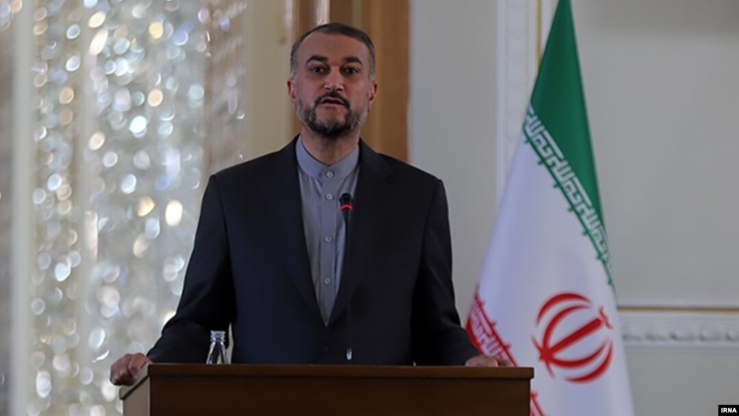 Menteri Luar Negeri Iran Hossein Amirabdollahian berbicara di Teheran (foto: dok). 