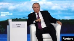 O Presidente russo, Vladimir Putin, participa no Fórum Económico Oriental em Vladivostok