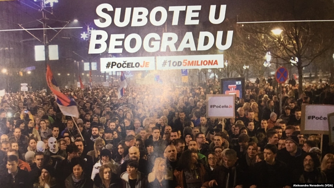 Razglednica koja se deli na protestu u Beogradu pod sloganom "Jedan u pet miliona", Foto: Glas Amerike