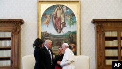 Papa akutana na Rais Donald Trump na Mkewe Melania