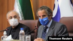 라파엘 그로시 국제원자력기구(IAEA) 사무총장이 25일 테헤란에서 알리 아크바르 살레히 이란 원자력청장과 회담했다.