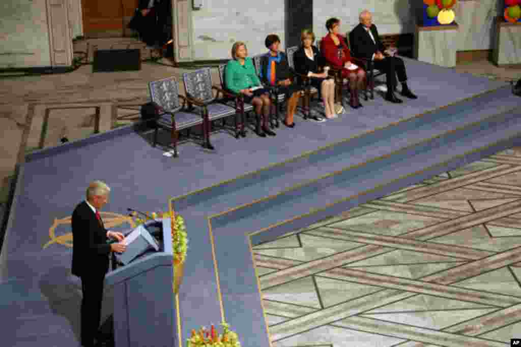 诺委会主席亚格兰致颁奖词