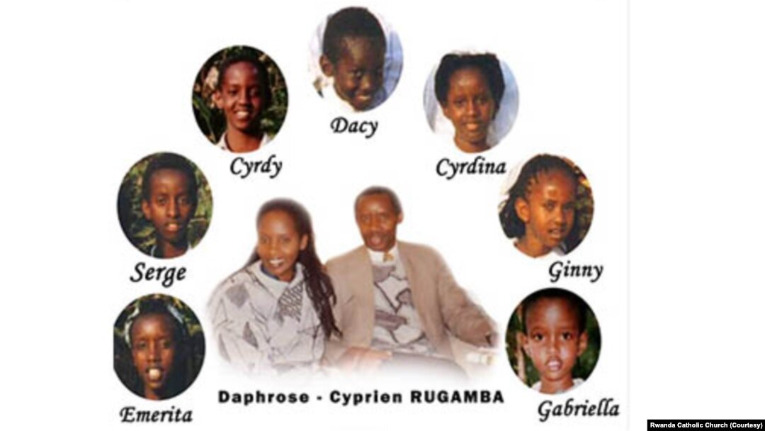 Ifoto yerekana Rugamba Cyprien, umugore we Mukansanga Daphrose n'abana babo barindwi