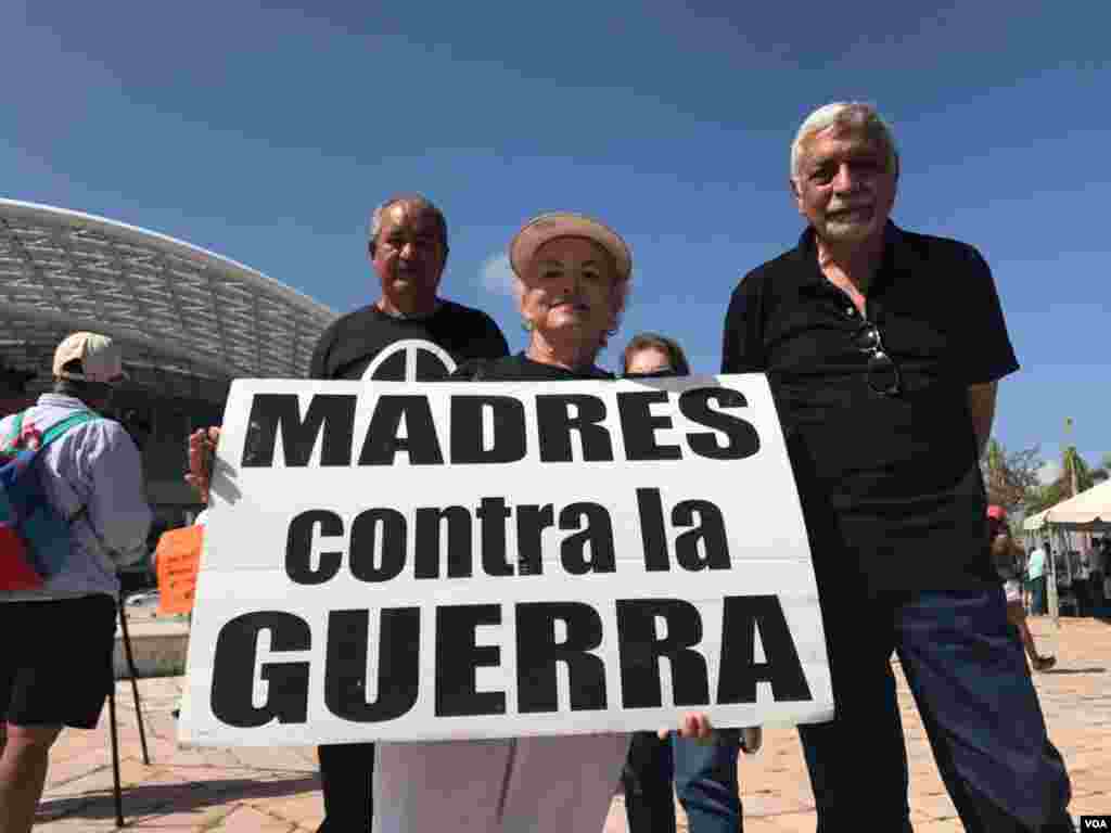 Grupo &quot;Madres contra la Guerra&quot; señalan que no están de acuerdo en la designación de un militar para que esté a cargo de las operaciones de recuperación en Puerto Rico.