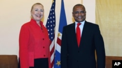 Encontro entre José Maria Neves e antiga Secretária de Estado norte-americana, Hillary Clinton em Cabo-Verde (Arquivo) 