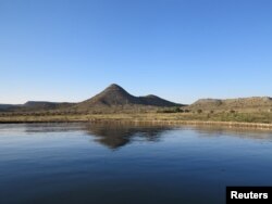 The field location where the fossils of Permian Period tiger-sized saber-toothed protomammal Inostrancevia were found - a farm called Nooitgedacht in the Free State Province of Karoo Basin, South Africa is seen in this undated handout photo. (Pia Viglietti/Handout via REUTERS)