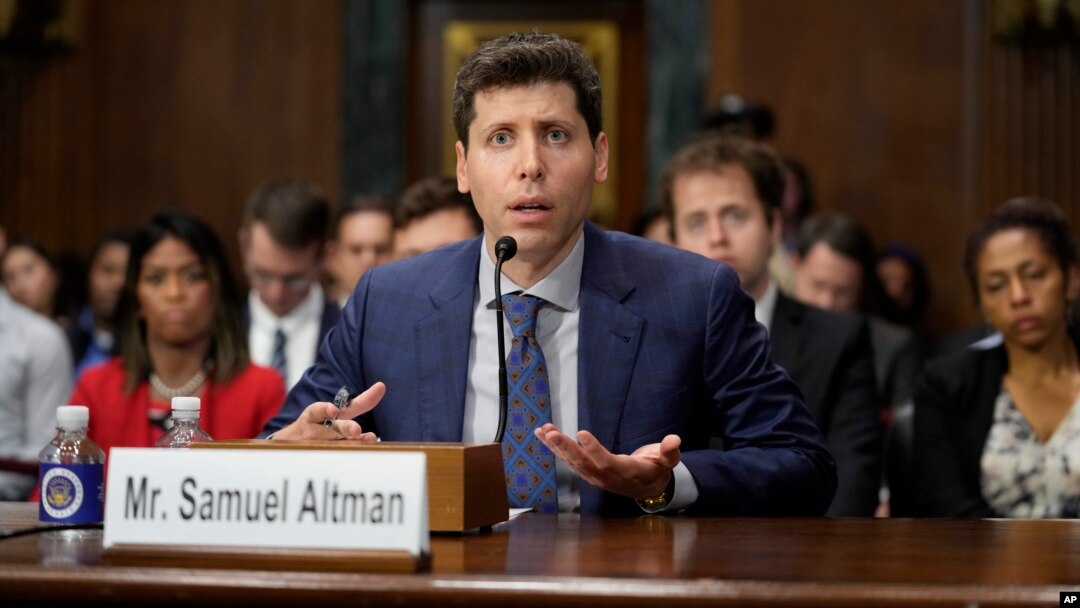 OpenAI firmasının CEO'su Sam Altman, özellikle 2024 yılında küresel çapta birçok ülkede yapılacak seçimlerde dezenformasyonla mücadelenin son derece ciddiye alınması gereken bir mesele olduğu görüşünde. 