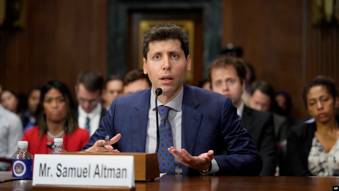 ARCHIVO - El director general de OpenAI, Sam Altman, habla en una audiencia sobre inteligencia artificial de la Subcomisión sobre Privacidad, Tecnología y la Ley, de la Comisión de Asuntos Jurídicos del Senado, el 16 de mayo de 2023, en el Capitolio en Washington. 