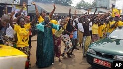 Des partisans d'Alpha Condé expriment leur joie à Conakry