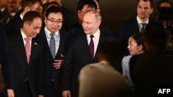 俄罗斯总统普京抵达越南首都河内，开始对越南进行国事访问。（2024年6月20日）