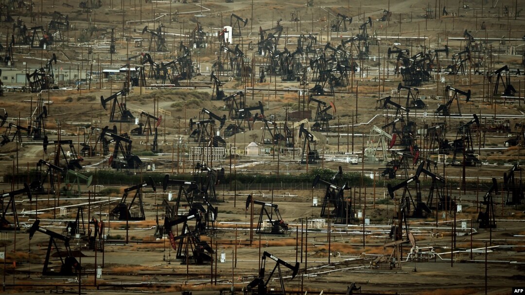 Ladang minyak Kern River milik perusahaan Chevron di kota Bakersfield, California (foto: dok). 