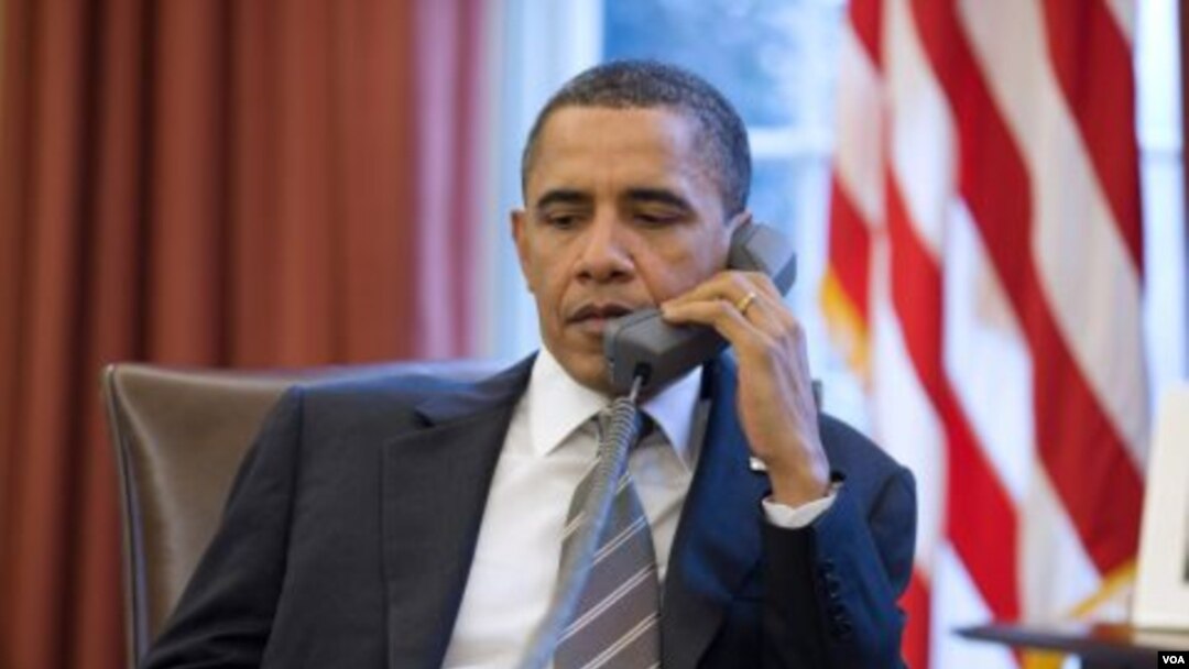Presiden Barack Obama melakukan pembicaraan telepon di Gedung Putih (foto: dok.)