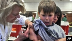 Algunos padres preocupados buscaron la inyección del Flu para sus hijos, con el objetivo de evitar cualquier posibilidad de enfermarse.