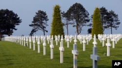 En el cementerio militar estadounidense Colleville, en Colleville sur Mer, en el oeste de Francia, yacen los soldados que perecieron en la invasión del Día D, el 6 de junio de 1944.
