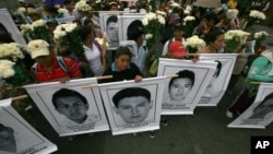 Las autoridades federales anunciaron también la detención de personas vinculadas con la desaparición de 43 estudiantes hace más de tres semanas.