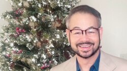 ລາຍການກະຈາຍສຽງຂອງວີໂອເອ ລາວ: ຊີວິດ ແລະການປະຕິບັດ ໜ້າທີ່ຮ່ວມກັນ ພາຍໃນສະມາຄົມ ແລະໂບດ ຂອງ ອາຈານ ອາຣອນ ພູວົງ ຜາງນິວົງ