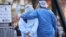 Zdravstveni radnici u Medicinskom centru Majmonidis u Njujorku (Foto: Rojters/Caitlin Ochs)