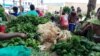 Sur un marché à Bujumbura, au Burundi, le 14 février 2017. (VOA/Christophe Nkurunziza)